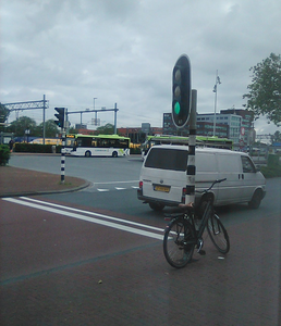 met rode lichten voor de auto's