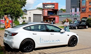 IMG_5409_Kaffee&Karossen_Tesla_wit_windkracht-tanken
