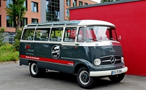 IMG_5463_Kaffee&Karossen_Mercedes-busje-QQQ_grijs&wit_EIN-PS-55-H