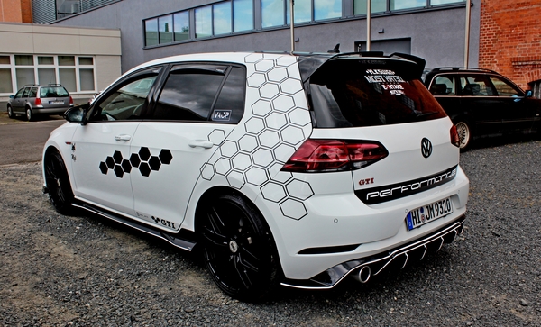 IMG_5502__Kaffee&Karossen_VW-Golf-GTi_wit&zwart-katoen_HI-JM-9320