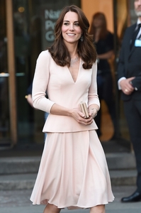 kate-middleton-at-national-portrait-gallery-in-london-05-04-2016_