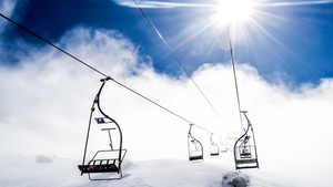 hd-wallpaper-with-chairlift-in-ski-resort