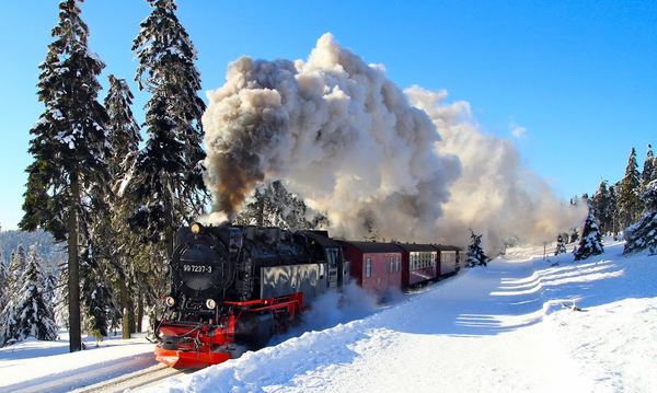 hd-wallpaper-with-steam-locomotive-in-the-snow-train