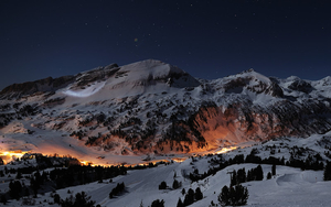 village-in-the-mountains-at-winter