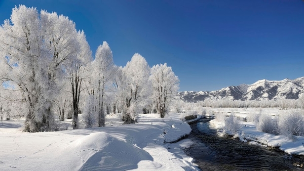 winter-landscape-with-mountains-trees-and+river