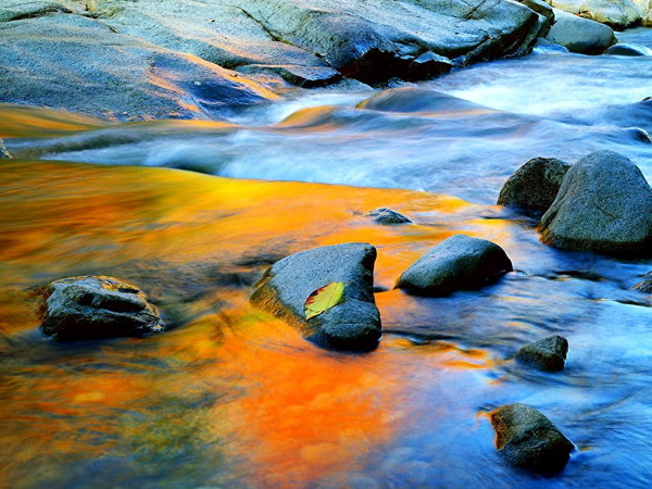 rotsen-natuur-rivier-stroom-achtergrond