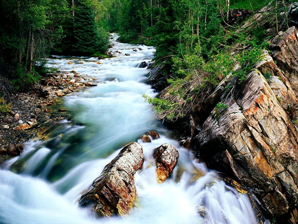 stroom-natuur-bergrivier-rivier-achtergrond (2)