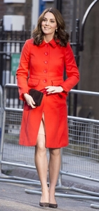 Kate-Middleton_-Visits-Great-Ormond-Street-Hospital--20