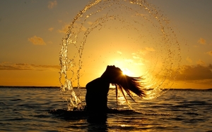 Girl-Sea-sunset-water - kopie