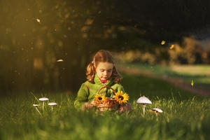 kids-children-fun-joy-nature-play-grass-green-spring-girls-landsc