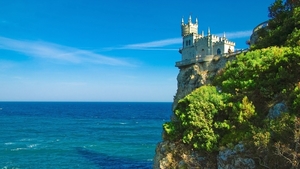 _A_small_castle_on_the_cliff_above_the_sea__Crimea_099190_