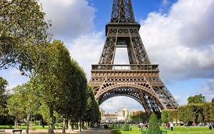 842556-cool-eiffel-tower-background-2560x1600