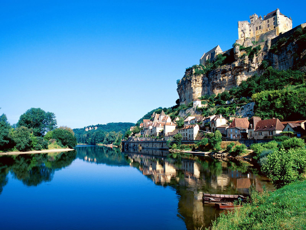 World_France_River_Dordogne_021926_