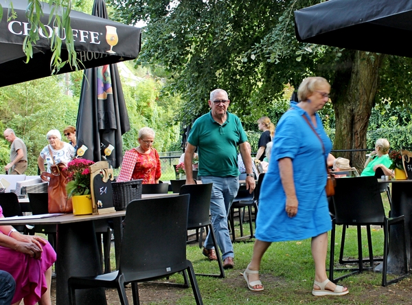 IMG_9830_2024-09-07-za_RAMc_Houffalize_terras@Ourthe_blauwe-madam