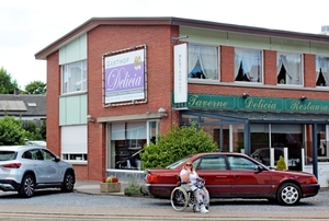 IMG_0113_2024-09-08-zo_RAMc_aankomst_DELicia_Audi-100-C4_bruin___
