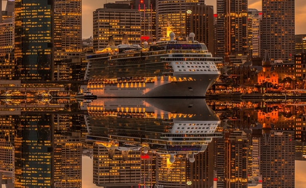 560823