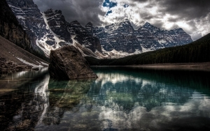 939156-moraine-lake-canad