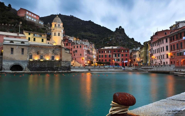 1369660797_vernazza_coast_italian-cities_photography_wallpaper_14