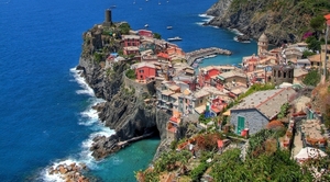 Cities_Vernazza_Italy_085319_