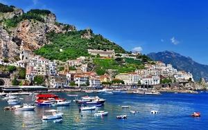 Italy-Positano-Salerno-Amalfi-boats-shore-sea-houses-mountains_16