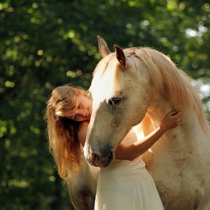 Blonde-Girl-And-Horse-2048x2048