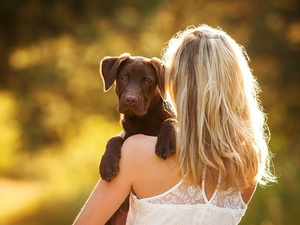 Girl-and-black-puppy_1600x1200