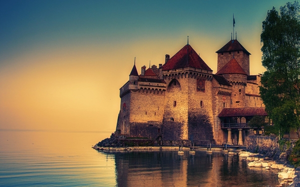 chillon-castle-on-geneva-lake-wallpaper-2560x1600