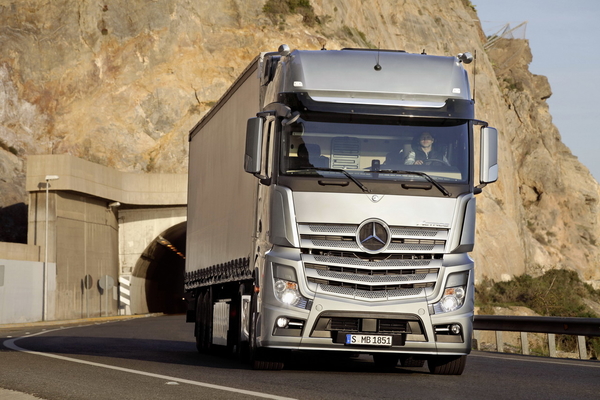 mercedesbenz-actros-4