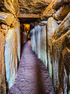 4A Ierl  Newgrange passage