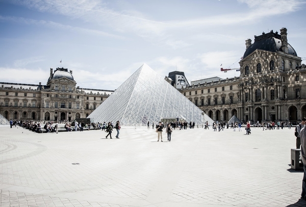 NnDHkyxLTFe7d5UZv9Bk_louvre