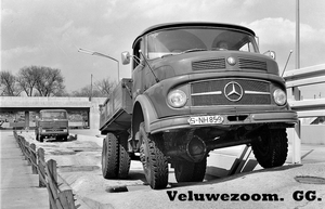 MERCEDES-BENZ.