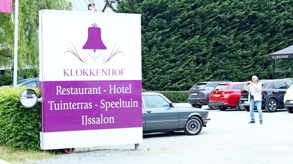 IMG_3747_2025-05-18-zo_Klokken-rit_08u04_de-pers-is-ook-al-aangek