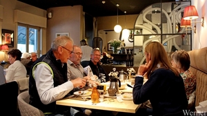 IMG_3803_2025-05-18-zo_Klokken-rit_08u44_vvk-apen_binnen