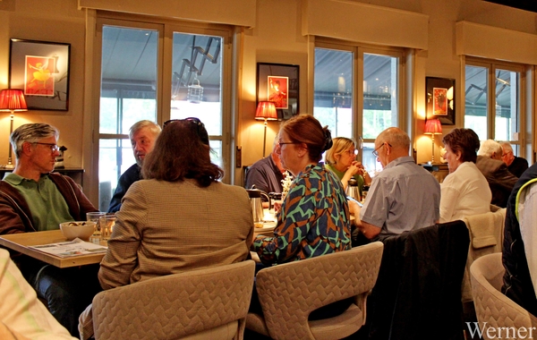 IMG_3804_2025-05-18-zo_Klokken-rit_08u44_vvk-apen_binnen