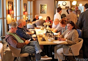 IMG_3805_2025-05-18-zo_Klokken-rit_08u44_vvk-apen_binnen