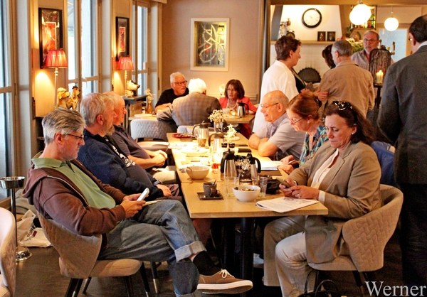 IMG_3805_2025-05-18-zo_Klokken-rit_08u44_vvk-apen_binnen