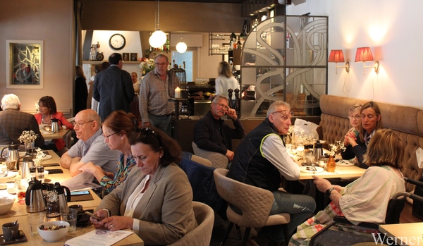 IMG_3806_2025-05-18-zo_Klokken-rit_08u44_vvk-apen_binnen