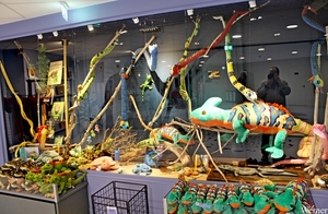 IMG_3903-12d_2025-09-18-do_vvk-Mech_2caps_Nausicaá_shop