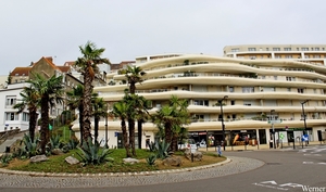 IMG_3905-12d_2025-09-18-do_vvk-Mech_2caps_Nausicaá_parking