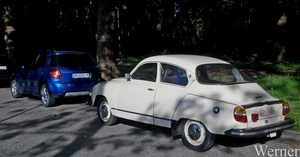 IMG_8250_vvk-Apen_tZeetje_2025-08-10-zo_Saab-99_wittig_OBH-703