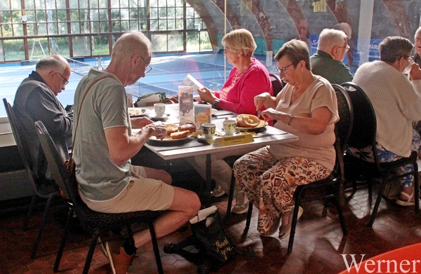 IMG_8264_vvk-Apen_tZeetje_2025-08-10-zo_tennis@borgerweert_ontbij