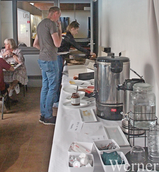 IMG_8268_vvk-Apen_tZeetje_2025-08-10-zo_tennis@borgerweert_ontbij