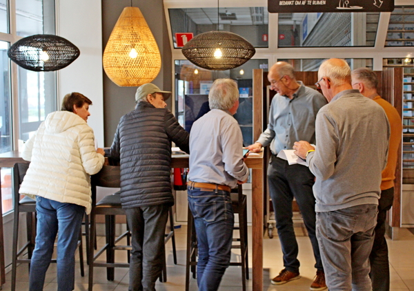 IMG_2818_2025-03-30_vvk-Aarschot_Hageland5_JL-geeft-nog-computer-