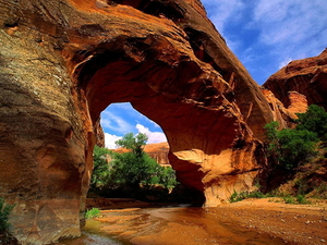 raigad-fort-natuurlijke-boog-rotsen-achtergrond