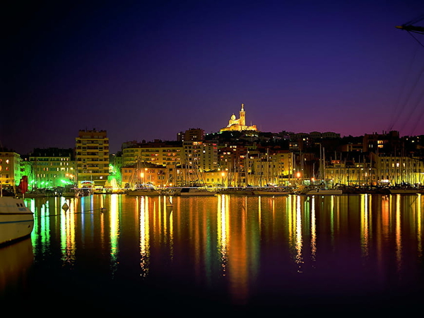 nacht-steden-reflectie-stad-achtergrond