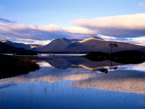 reflectie-landschappen-natuur-hoogland-achtergrond