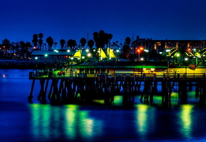 voor-dubbele-monitoren-nacht-reflectie-meer-achtergrond