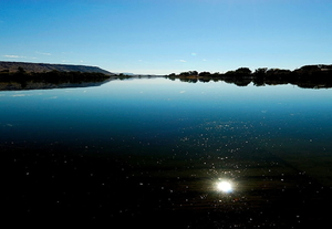 voor-dubbele-monitoren-natuur-reflectie-meer-achtergrond