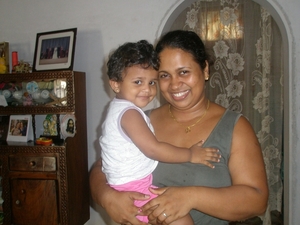 Suranga's vrouw met dochter