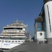 Cruiseschip Aida doet Antwerpen aan.